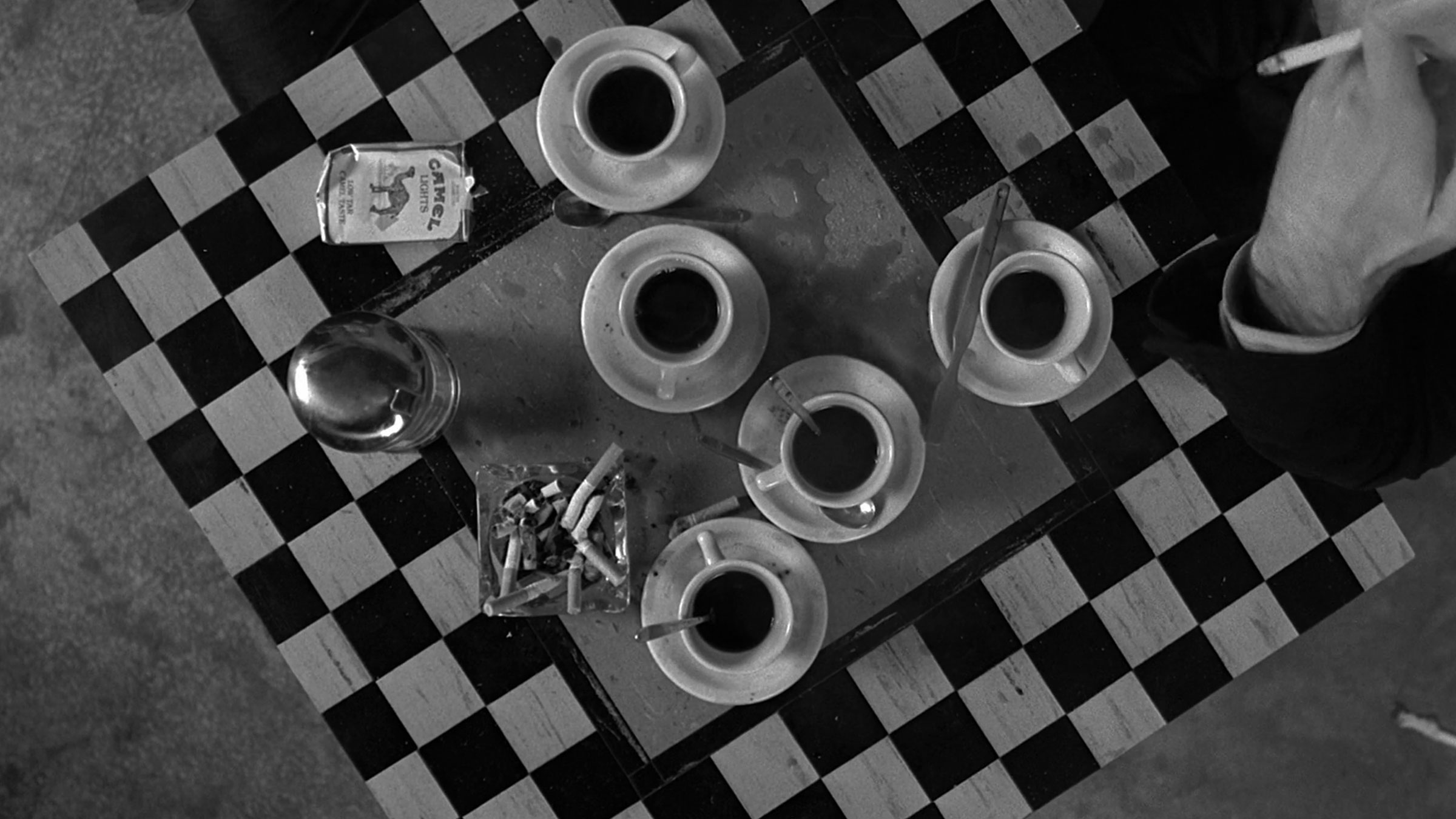 Nu te zien: Coffee and Cigarettes, Jim Jarmusch, 2003.
